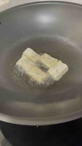 【MR MAKAN FOOD 好味美食】Crispy Toufu 脆皮豆腐 +/-400gm (20pcs) | FROZEN Dim Sum Pau Dessert Dishes Dimsum Fresh 新鲜冷冻 点心 包子 包点 糕点 甜点 甜品 小吃 | Traditional Handmade 传统手工古早味 | 好吃流口水 Lao Hao Sui TASTE | Delicious 正宗 美味 Hochiak