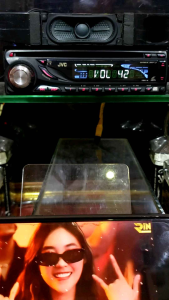 Máy nghe nhạc ô tô JVC kd-sv 2003. AUX/OUT VIDEO/CD MP3. RADIO. loại 1 din giành cho các hãng xe.