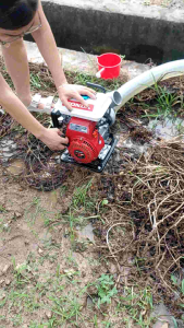 Máy bơm nước chạy xăng mini nhỏ nhẹ dễ mang vác bảo hành 12 tháng - máy bơm xăng nhỏ gọn