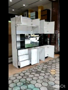 Lemari Dapur HPL 5 Pintu: Rak Sayur & Piring dengan Engsel Slowmotion Terbaru 2025