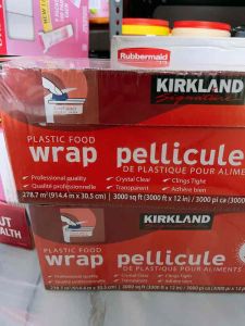 Màng bọc thực phẩm Kirkland Signature Plastic Food Wrap 3000ft của Mỹ.