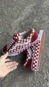 Vans off THE WAll  mat in Vietnam สินค้าทางร้านเป็นฟรีค่ะมือสองคุณภาพดีไม่มีกล่องไม่มีใบรับประกันค่ะแต่สินค้าถ่ายจากภาพจริง 100% ค่ะ รุ่นนี้มีไซส์ 40 ถึง 45 ค่ะ