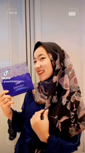 Mengenal Aksesoris Fashion Wanita: Scarf Monogram Love Story & Scarf Motif Belle