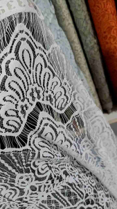 KAIN BROKAT SANTILI HALUS PANJANG 25 METER BAHAN KEBAYA BRUKAT CHANTILY METALIK