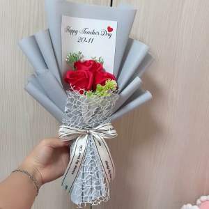 [HCM]Hoa Hồng Sáp bó 3 bông ( kèm túi + thiệp)