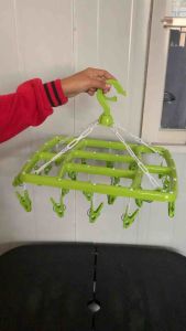 UniGlobal High Quality Square Hanger With Clips 24Pcs