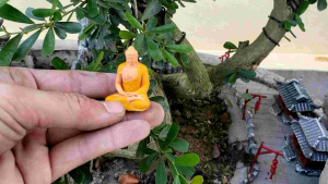 Tượng Phật Thích Ca 4cm trang trí tiểu cảnh non bộ....( chất liệu poly + 10% bột đá cao cấp)