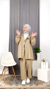 Jas Hujan Setelan Dewasa Pria Wanita Tebal Kuat dan Elastis Anti Rembes by GARUDA\\n\\n Apa Itu Jas Hujan Setelan Dewasa?\\n\\nJas hujan setelan dewasa adalah pakaian pelindung yang dirancang khusus untuk melindungi tubuh dari air hujan saat berada di luar ruangan. Jas hujan ini tersedia dalam berbagai ukuran dan desain, sehingga dapat dipakai oleh pria maupun wanita. Jas hujan setelan dewasa dapat melindungi tubuh dari kepala hingga kaki, memastikan Anda tetap kering meskipun sedang berjalan di bawah hujan deras.\\n\\n Kelebihan Jas Hujan Setelan Dewasa\\n\\nJas hujan setelan dewasa memiliki banyak kelebihan dibandingkan jas hujan biasa. Beberapa keuntungan utama menggunakan jas hujan setelan dewasa antara lain:\\n\\n- **Melindungi seluruh tubuh:** Jas hujan setelan dewasa dirancang untuk melindungi seluruh tubuh, mulai dari kepala hingga kaki, sehingga Anda tetap kering meskipun sedang berjalan di bawah hujan deras.\\n- **Desain yang nyaman:** Jas hujan setelan dewasa biasanya memiliki desain yang nyaman dan fleksibel, memungkinkan Anda untuk bergerak bebas saat menggunakan jas hujan.\\n- **Tersedia dalam berbagai ukuran:** Jas hujan setelan dewasa tersedia dalam berbagai ukuran, sehingga Anda dapat memilih yang paling sesuai dengan tubuh Anda.\\n\\n Fungsi Jas Hujan Setelan Dewasa\\n\\nFungsi utama jas hujan setelan dewasa adalah melindungi tubuh dari air hujan saat berada di luar ruangan. Selain itu, jas hujan setelan dewasa juga memiliki beberapa fungsi lain, seperti:\\n\\n- **Melindungi pakaian dalam:** Dengan menggunakan jas hujan setelan dewasa, Anda tidak perlu khawatir pakaian dalam Anda menjadi basah atau kotor karena hujan.\\n- **Meningkatkan visibilitas:** Banyak jas hujan setelan dewasa dilengkapi dengan lapisan reflektif yang dapat meningkatkan visibilitas Anda dalam cuaca buruk.\\n- **Membuat perjalanan lebih nyaman:** Dengan menggunakan jas hujan setelan dewasa, Anda dapat menikmati perjalanan Anda tanpa khawatir basah atau kedinginan.\\n\\n Mengapa Memilih Jas Hujan Setelan Dewasa Tebal & Kuat?\\n\\nAda beberapa alasan mengapa Anda harus memilih jas hujan setelan dewasa tebal dan kuat dibandingkan jas hujan biasa. Beberapa alasan utama antara lain:\\n\\n- **Kualitas material yang lebih baik:** Jas hujan setelan dewasa tebal dan kuat biasanya terbuat dari material yang lebih tahan lama dan kuat dibandingkan jas hujan biasa.\\n- **Daya tahan yang lebih baik:** Jas hujan setelan dewasa tebal dan kuat dapat bertahan lebih lama dibandingkan jas hujan biasa, bahkan ketika digunakan dalam cuaca ekstrem.\\n- **Melindungi tubuh lebih baik:** Jas hujan setelan dewasa tebal dan kuat dapat melindungi tubuh Anda lebih baik dari air hujan, angin, dan suhu dingin.\\n\\n Kelebihan Jas Hujan Setelan Dewasa Tebal & Kuat\\n\\nJas hujan setelan dewasa tebal dan kuat memiliki beberapa kelebihan dibandingkan jas hujan biasa. Beberapa keuntungan utama menggunakan jas hujan setelan dewasa tebal dan kuat antara lain:\\n\\n- **Melindungi tubuh lebih baik:** Jas hujan setelan dewasa tebal dan kuat dapat melindungi tubuh Anda lebih baik dari air hujan, angin, dan suhu dingin.\\n- **Daya tahan yang lebih baik:** Jas hujan setelan dewasa tebal dan kuat dapat bertahan lebih lama dibandingkan jas hujan biasa, bahkan ketika digunakan dalam cuaca ekstrem.\\n- **Kualitas material yang lebih baik:** Jas hujan setelan dewasa tebal dan kuat biasanya terbuat dari material yang lebih tahan lama dan kuat dibandingkan jas hujan biasa.\\n\\n Perbandingan dengan Jas Hujan Biasa\\n\\nBerikut adalah perbandingan antara jas hujan setelan dewasa tebal dan kuat dengan jas hujan biasa:\\n\\n| Fitur | Jas Hujan Setelan Dewasa Tebal & Kuat | Jas Hujan Biasa |\\n| --- | --- | --- |\\n| Kualitas material | Lebih baik | Biasa |\\n| Daya tahan | Lebih baik | Biasa |\\n| Melindungi tubuh | Lebih baik | Biasa |\\n\\n Bagaimana Memilih Jas Hujan Setelan Dewasa yang Tepat?\\n\\nAda beberapa hal yang perlu dipertimbangkan ketika memilih jas hujan setelan dewasa yang tepat untuk Anda. Beberapa faktor yang perlu dipertimbangkan antara lain:\\n\\n- **Jenis Jas Hujan Setelan Dewasa:** Ada dua jenis jas hujan setelan dewasa, yaitu jas hujan setelan dewasa pria dan jas hujan setelan dewasa wanita. Pastikan Anda memilih jenis yang sesuai dengan gender Anda.\\n- **Cara Memilih Ukuran Jas Hujan Setelan Dewasa:** Jas hujan setelan dewasa tersedia dalam berbagai ukuran, mulai dari XS hingga XXL. Pastikan Anda memilih ukuran yang paling sesuai dengan tubuh Anda.\\n\\n Bagaimana Cara Merawat Jas Hujan Setelan Dewasa?\\n\\nAda beberapa hal yang perlu dilakukan untuk merawat jas hujan setelan dewasa agar tetap dalam kondisi baik. Beberapa tips merawat jas hujan setelan dewasa antara lain:\\n\\n- **Cuci jas hujan setelan dewasa secara teratur:** Pastikan Anda mencuci jas hujan setelan dewasa secara teratur agar tetap bersih dan bebas dari kotoran.\\n- **Simpan jas hujan setelan dewasa dengan baik:** Simpan jas hujan setelan dewasa di tempat yang kering dan aman agar tidak rusak.\\n\\n Tips Merawat Jas Hujan Setelan Dewasa\\n\\nBerikut adalah beberapa tips merawat jas hujan setelan dewasa:\\n\\n- **Cuci jas hujan setelan dewasa secara teratur:** Pastikan Anda mencuci jas hujan setelan dewasa secara teratur agar tetap bersih dan bebas dari kotoran.\\n- **Simpan jas hujan setelan dewasa dengan baik:** Simpan jas hujan setelan dewasa di tempat yang kering dan aman agar tidak rusak.\\n\\n Cara Menyimpan Jas Hujan Setelan Dewasa\\n\\nBerikut adalah beberapa cara menyimpan jas hujan setelan dewasa:\\n\\n- **Simpan jas hujan setelan dewasa di tempat yang kering:** Pastikan Anda menyimpan jas hujan setelan dewasa di tempat yang kering agar tidak rusak.\\n- **Simpan jas hujan setelan dewasa di tempat yang aman:** Simpan jas hujan setelan dewasa di tempat yang aman agar tidak rusak atau hilang.\\n\\n Kesimpulan\\n\\nJas hujan setelan dewasa adalah pakaian pelindung yang dirancang khusus untuk melindungi tubuh dari air hujan saat berada di luar ruangan. Jas hujan setelan dewasa memiliki banyak kelebihan dibandingkan jas hujan biasa, seperti melindungi seluruh tubuh, desain yang nyaman, dan tersedia dalam berbagai ukuran. Oleh karena itu, jas hujan setelan dewasa adalah pilihan yang tepat untuk melindungi tubuh Anda dari air hujan saat berada di luar ruangan.\\n\\n Rekomendasi Jas Hujan Setelan Dewasa oleh GARUDA\\n\\nGARUDA menawarkan jas hujan setelan dewasa pria dan wanita tebal kuat dan elastis anti rembes dengan kualitas material yang baik dan daya tahan yang tinggi. Jas hujan setelan dewasa ini dapat melindungi tubuh Anda dari air hujan, angin, dan suhu dingin, serta tersedia dalam berbagai uk