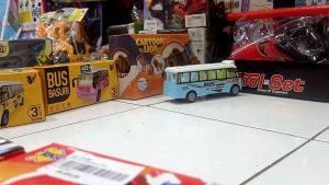 Mainan anak laki laki Cowok mobil mobilan Bus Bis basuri telolet viral lampu suara bisa jalan