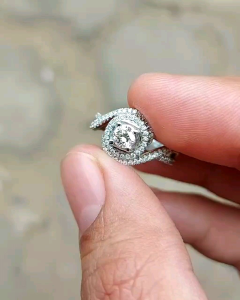 Cincin Berlian Emas Putih