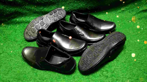 Sepatu pantofel kerja pria bahan kulit casual slip-ons Kickers loafer