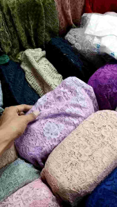 Kain Brukat: Bahan Berkualitas Untuk Desain & Kebutuhan