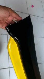 Front Lips Winglet Universal Mobil untuk Mobil Sport dengan Berbagai Warna: Hitam Merah Biru Kuning Putih. Cocok untuk Bagian Depan Mobil.