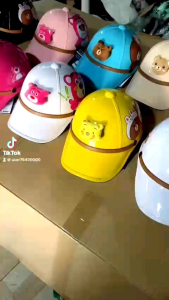 Nón bảo hiểm lưỡi trai gấu bông có lỗ cột tóc nữ