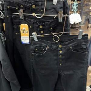 ยีนส์ดำยืดเอวสูง 5 กระดุม S-42 พร้อมส่ง