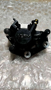 Kaliper Rem Cakram Depan Kepala Babi Spin Skywave & Skydrive Original