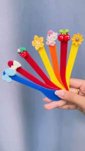 Combo 2 Muỗng que múc kem dạng nhựa gắn charm lấy kem đắp mask múc kem dễ thương