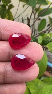 ทับทิมของเทียม สีแดง pear shape ทับทิมของเทียม สีแดง MAN MADE CREATED RUBY TOP GEMSTONE ทับทิม 2 เม็ด ขนาด 10X14 มิล 17 กะรัต