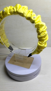 Bando Kerut Scrunchi Mutiara & Bunga Mini: Aksesoris Fashion Wanita Elegan