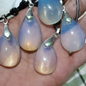 Liontin Batu Berzad Api Obsidian: Desain Modern & Unik