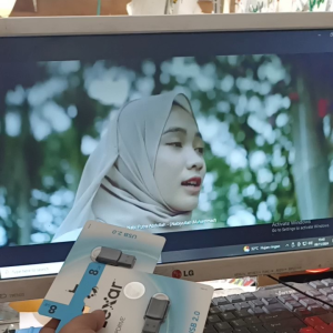 Usb Flashdisk 8 GB bonus sholawat mp3/mp4  bonus lagu plus otg cocok untuk di penyimpanan data lagu dangdut pop nostalgia sholawat  all genre cocok di speaker aktif tv/audio mobil Flashdisk bonus lagu