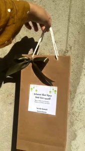Paperbag Coklat Pita: Desain Ramah Lingkungan & Fungsional