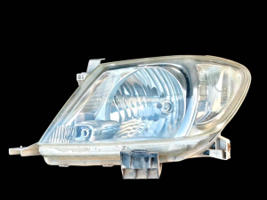 ไฟหน้า (ซ้าย)Toyota Vigo ปี04-11 แท้ถอด มือสอง(กรุณาตรวจสอบสินค้าไห้ดี ถ้าใม่แน่ใจให้แชทถามทางร้านก่อนสั่งสินค้า ทางร้านจะไม่รับคืนสินค้าในกรณี ไม่พอใจสินค้า หรือ สั่งสินค้าผิด ทางร้านไม่มีนโยบายคืนเงิน นอกจากสินค้าทางร้านเสียหาย)