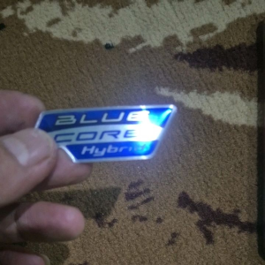 Desain Emblem Blue Core Hybrid: Logo Emblem Untuk Branding