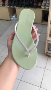 [CHÍNH HÃNG GIAVY] Dép nữ quai kẹp xoàn có 2 màu ĐEN và XANH ĐẬU phom chuẩn đẹp xoàn đính keo chắc chắn