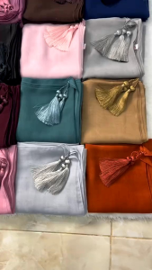 Hijab Segi empat Paris TASEL premium Paris jadul Pompom