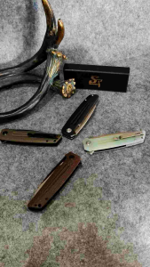 อุปกรณ์ตั้งแคมป์เดินป่ามีดพับอเนกประสงค์แบรนด์Sitivien ST152 วัสดุใบมีด: K110วัสดุด้ามจับ: Micarta/G10ระบบ: ลูกปืนเหล็ก