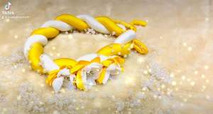 Mấn đội đầu hoa phối hai màu cho mẹ và bé