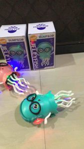 Mainan Ubur-ubur bisa jalan ada lampu dan musik nya