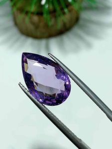 พลอยอเมทิสต์(Amethyst )6 กะรัต สีม่วง รูปหยดน้ำ