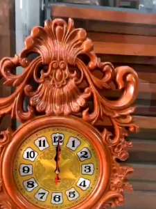 Đồng hồ gỗ đồng hồ treo tường mẫu Hoa Lan Tây phong cách Châu âu 35cmx65cm