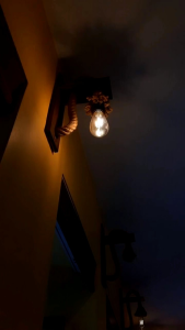 lampu hias dinding tembok