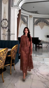 เดรสลูกไม้น้ำตาลสวยสง่า!!! SM Maxi Dress เดรสสีน้ำตาลแขนกุดผ้าลูกไม้ทอลาย+เสื้อคลุมแขนยาว งานป้าย Abigail