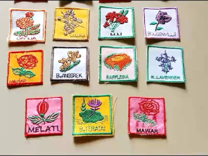 Tanda Regu Pramuka Putri & Peralatan Eceran