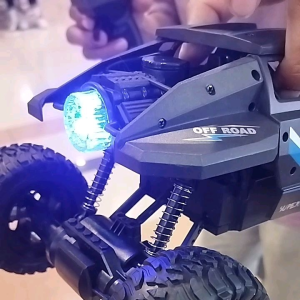 RC CLIMBING CAR 4 X 4 SUPER HORSEPOWER SUV DILENGKAPI LAMPU DAN SPRAY