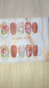 เล็บปลอมpvc.เจลแท้ฟรีกาวตะไบ เล็บเจลลายดอกไม้แต่งอะไหล่ ทรงอัลมอนด์กลางm *รับไซต์อื่นแจ้งที่ช่องแชทค่ะ