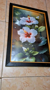 Hiasan dinding lukisan cetak Bunga sepatu putih plus bingkai ukuran 45x65cm