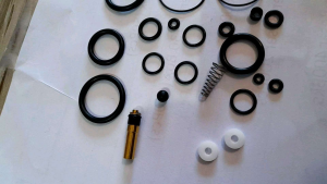 Oring pompa 3stage +teflon putih 2pcs+ piston rata. sil set pompa import murah. suku cadang pompa 3stage. onderdil pompa murah