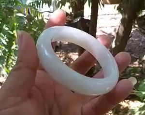 กำไลหยกขาว ขนาด 6.0 cm. Jedeite type A