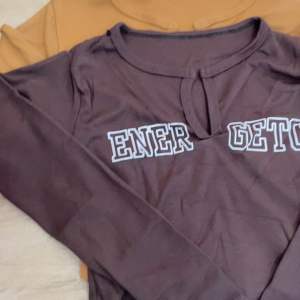 ÁO THUN GÂN LEN CỔ XẺ V IN CHỮ SIÊU XINH GETC