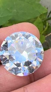 แพซ หิน สี WHITE 51 กะรัต (CZ CUBIC ZIRCONIA ) สี WHITE DIAMOND พลอย LAB MADE 100%. ราคา เป็น 1 เม็ด. พลอย ขนาด 20x20 MM มิล