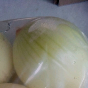 BAWANG BOMBAY KUPAS BERIH 500gr/1000gr