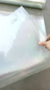 khổ cao 1m x dài 20m x dày 8zem tôn nhựa lấy sáng trắng xanh mờ dùng để che nắng mưa lấy sáng giếng trời...