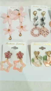 ต่างหูแฟชั่นจัดเซตได้ถึง 6 ชิ้นสุดคุ้ม ช่วยให้บุคลิกโดดเด่น สวยงาม