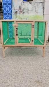 กรงอนุบาลไก่ประตูด้านหน้า