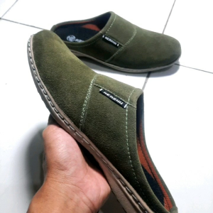 KENZHU.SANDAL SLOP PRIA.SANDAL BUSTONG. WARNA HIJO ARMY COCOK UNTUK DISEGALA AKTIFITAS SEHARI HARI